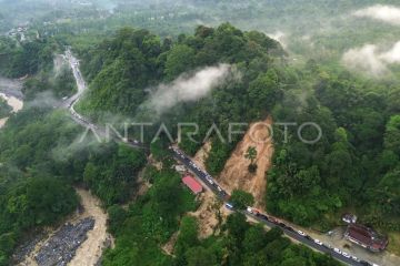 Antrean panjang jalur buka-tutup Lembah Anai