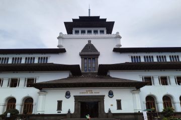 Gubernur Jabar tak bayar proyek jelek dinilai positif tapi kontrak tetap acuan