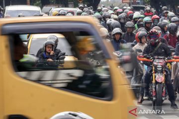 Honda ingatkan pengendara motor pentingnya menyalip dengan aman