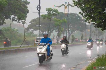 Hujan ringan guyur mayoritas kota besar RI pada Jumat