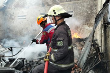 Pabrik rajut di Cilampeni Bandung terbakar tadi pagi