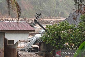 Jumlah korban meninggal dunia akibat banjir dan longsor di Sumatra capai 1.200 jiwa