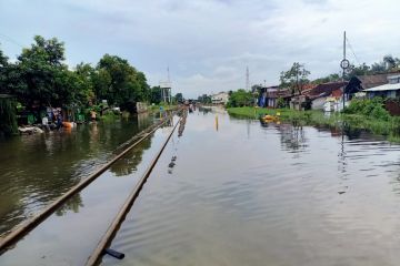 KAI Daop 2 membatalkan empat perjalanan KA imbas banjir Jakarta dan Semarang