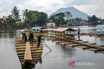 Wisata sejarah dan Budaya Cangkuang