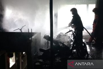 Kebakaran tempat parkir di dekat Stasiun Bogor tadi pagi hanguskan 10 motor