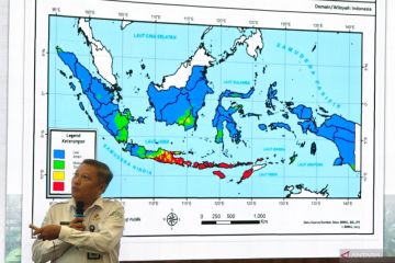 Langit RI didominasi cuaca berawan-berawan tebal pada Senin