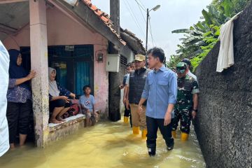 Tinjau banjir Karawang, Wapres Gibran minta prioritaskan kesehatan warga