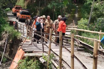 Plt Bupati Ponorogo-DPRD Jatim tinjau jalan antardesa nyaris putus