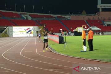 Tangis Tiwa pecah usai raih emas 1.500 meter putri di APG 2025