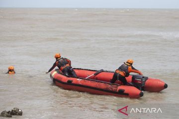 Pencarian nelayan tenggelam