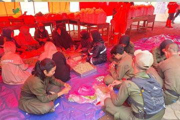 Dapur umum di lokasi longsor Cisarua produksi 4.500 paket makanan per hari