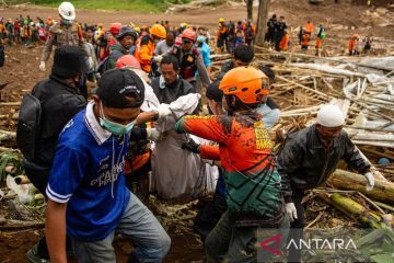 Pencarian korban longsor Cisarua hari keempat