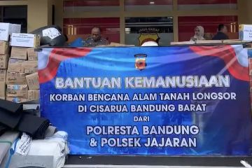 Polresta Bandung mengirim tujuh ton bantuan untuk korban longsor Cisarua