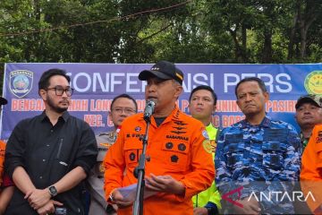 Tim SAR melanjutkan pencarian 20 korban hilang akibat longsor di Cisarua Bandung Barat