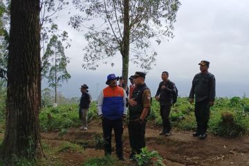 BPBD Garut cek lahan hutan beralih fungsi di Gunung Cikuray