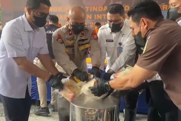 Polda Riau musnahkan 29 kg sabu & 46.000 ektasi jaringan internasional