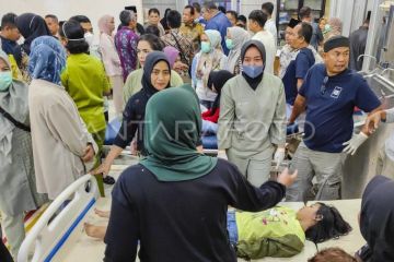 Penanganan medis siswa keracunan makanan di Muaro Jambi
