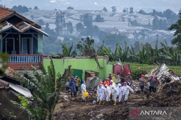 Perkembangan pencarian korban bencana tanah longsor di Cisarua