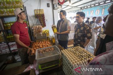 Sidak ketersediaan bahan pokok di Indramayu