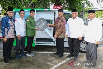 Baznas RI serahkan bantuan satu unit mobil ambulans untuk Lazisnu