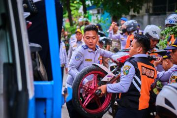 Operasi parkir liar digelar serentak, ratusan personel Satpol PP diterjunkan