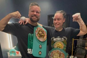 Caroline dinobatkan juara dunia WBC setelah bungkam Delfine