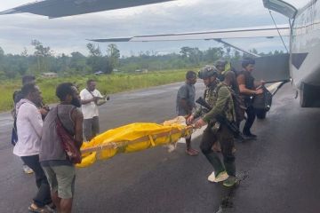TNI-Polri berhasil evakuasi jenazah pilot Smart Air ke Timika