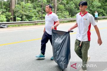 Otorita-Kopassus kumpul 3,5 ton sampah di sepanjang jalan utama IKN