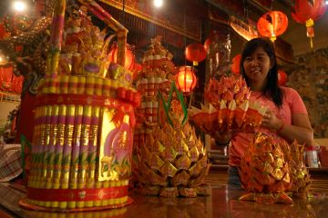 Kerajinan Sokung Jelang Imlek di Tulungagung