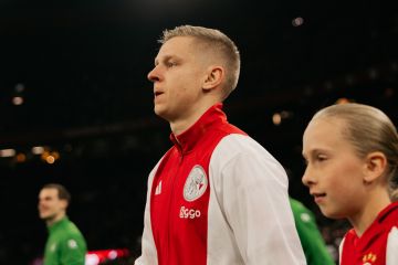 Zinchenko Ajax Absen Hingga Akhir Musim 2025/26 Usai Cedera Lutut Serius
