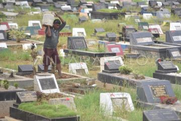 Tunggakan retribusi makam di Padang