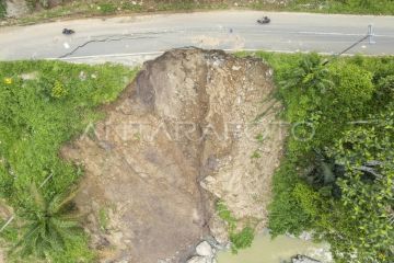 Akses jalan ke Palembayan terban