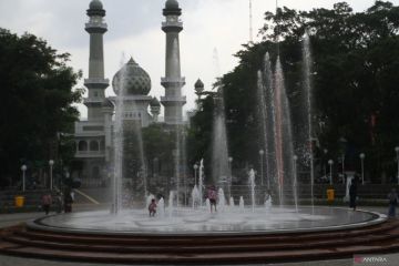 Ngabuburit di Alun-alun Kota Malang