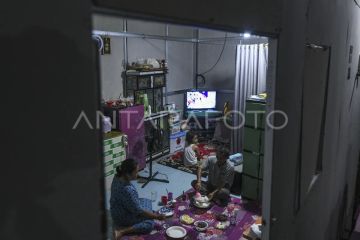 Sahur pertama penyintas bencana di huntara Palembayan