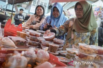 Penjualan takjil di Pasar Lama Tangerang