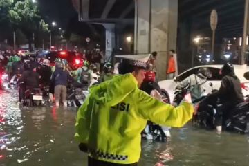 Jakarta macet hari ini: Lalin depan Pemkot Jakbar macet total