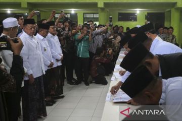 Menteri ATR/Kepala BPN serahkan sertifikat tanah wakaf