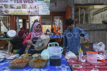 Pasar takjil di wilayah terdampak bencana alam Malalo