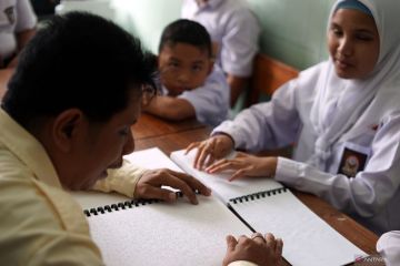 Belajar Al Quran braile dan tahfidz SLB Tulungagung