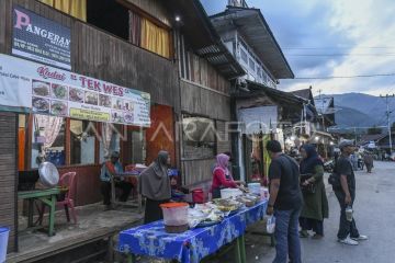 Pasar takjil di wilayah terdampak bencana alam Malalo