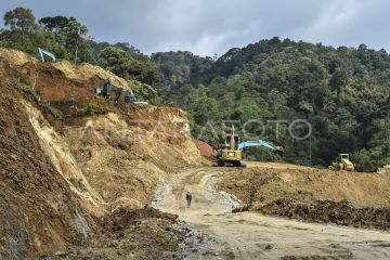 Jalan putus akibat longsor di Malalak telah terhubung