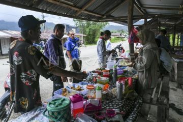 Pasar takjil di Malalak mulai menggeliat pascabencana