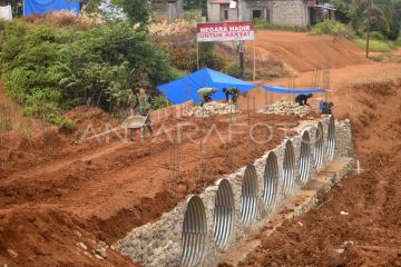 Pembangunan jembatan Armco di Padang
