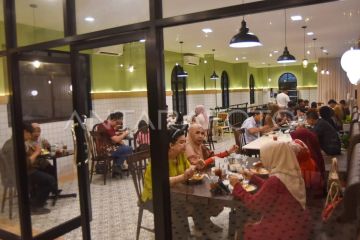 Buka puasa kuliner di kampung pondok Padang