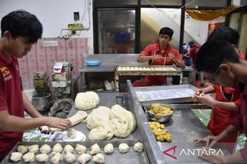 Produksi roti konde meningkat saat bulan Ramadhan