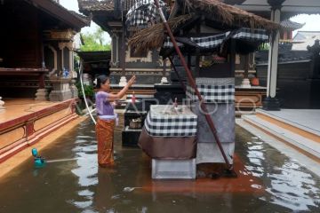 Banjir belum surut di Desa Kelan, Badung