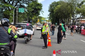 Ratusan Polantas amankan lalu lintas saat perayaan Imlek Nasional