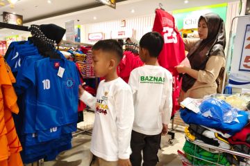 Baznas Sumedang menargetkan 300 anak yatim terima bantuan baju lebaran