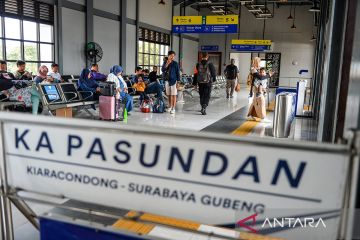 Khawatir kehabisan tiket, warga rela mudik lebih awal naik KA Pasundan ke Jawa Timur