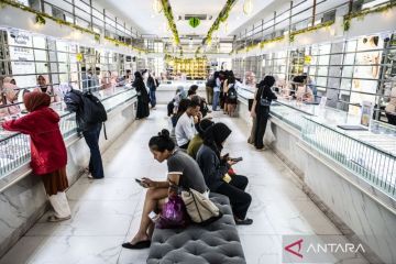 Harga emas UBS dan Galeri24 di Pegadaian pada Minggu kompak turun